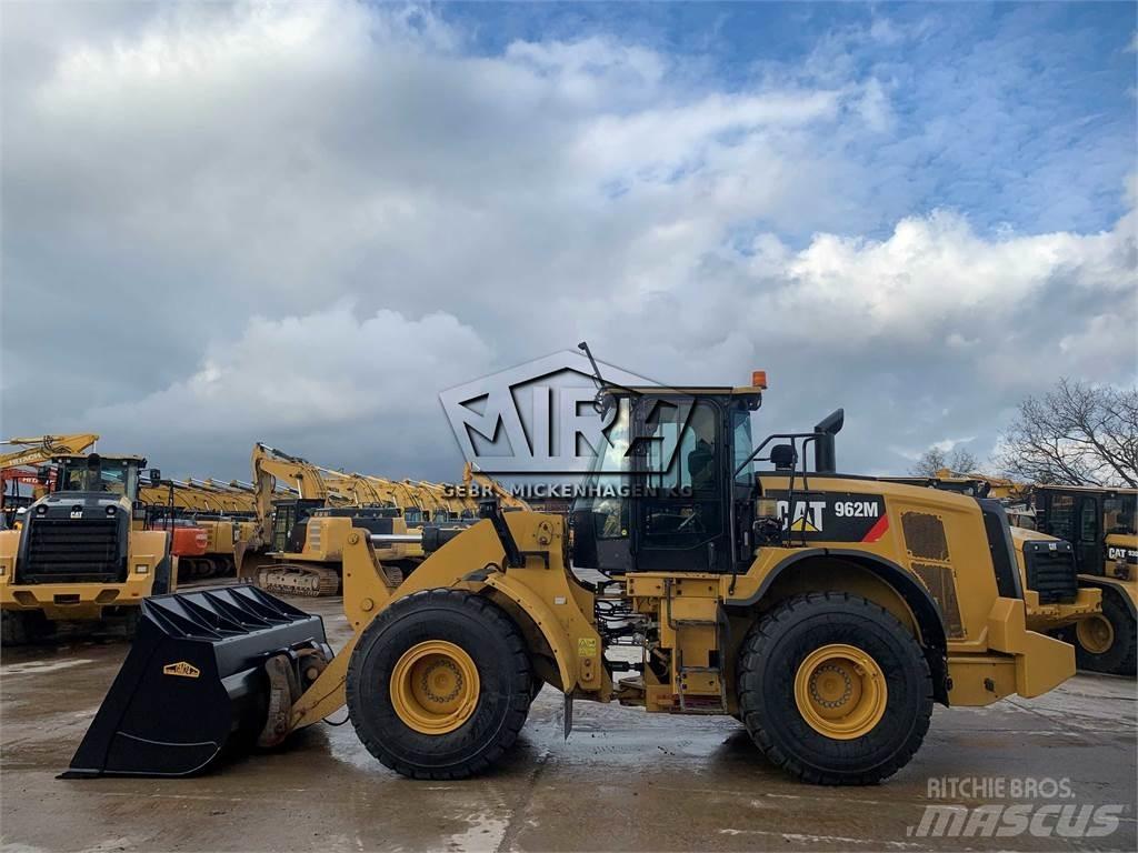 CAT 962M Колесни товарачи