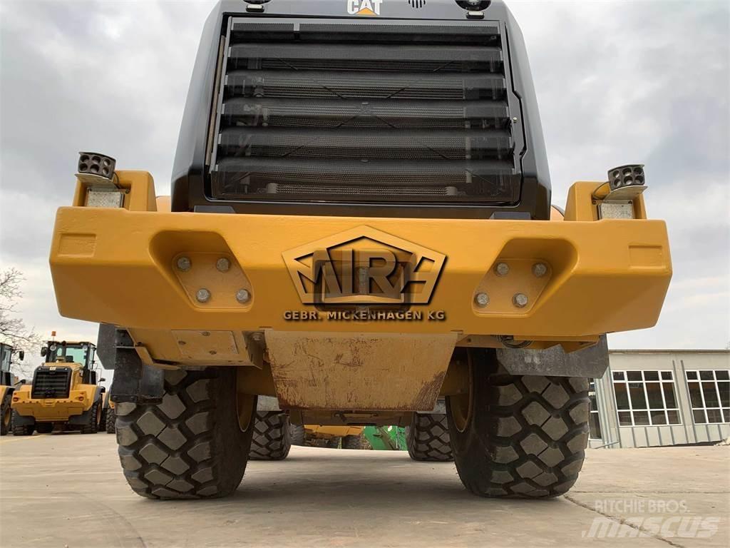 CAT 966M Колесни товарачи