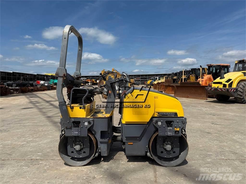Dynapac CC1200 Двойни барабанни ролки
