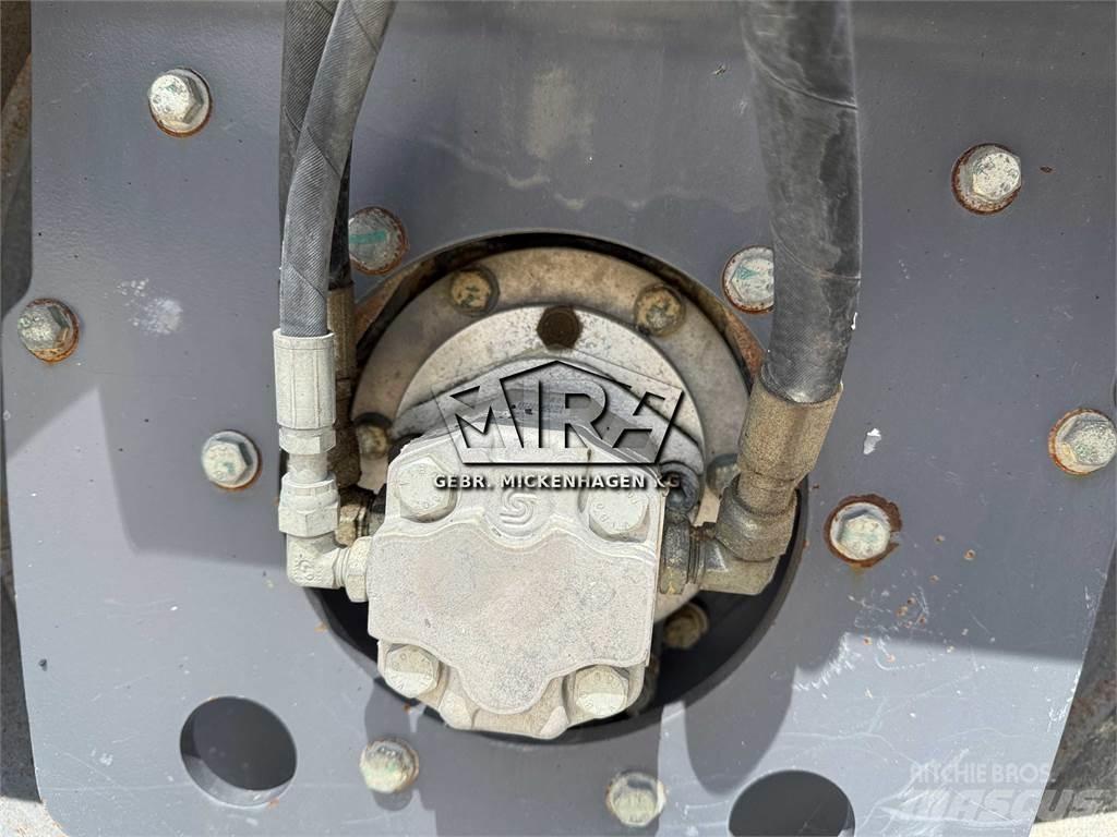 Dynapac CC1200 Двойни барабанни ролки
