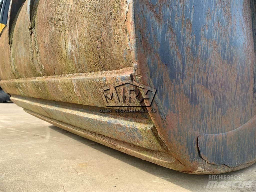 Komatsu 1800 mm Товарачи със заден ескаватор