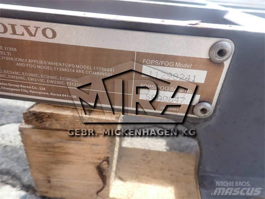 Volvo EC 360 C Кабина