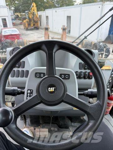 CAT 434 F2 Товарач със заден ексватор