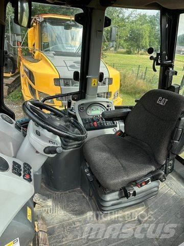 CAT 444 F Товарач със заден ексватор