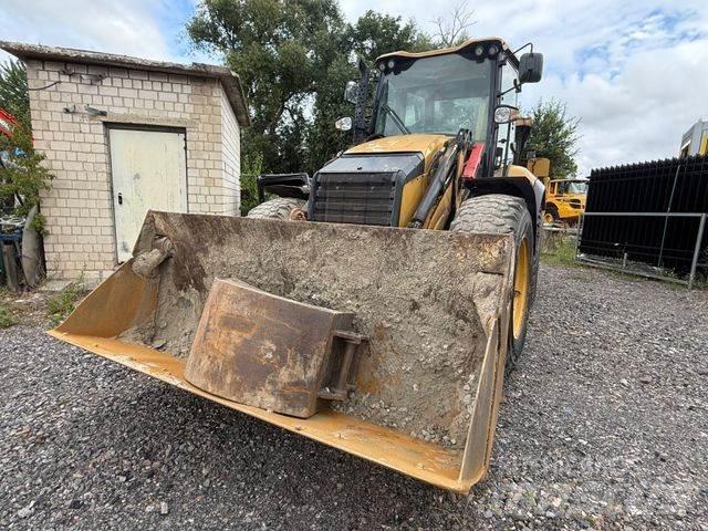 CAT 444 F Товарач със заден ексватор