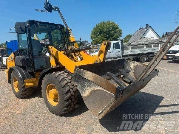 CAT 906 Колесни товарачи