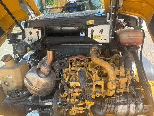 CAT 906 Колесни товарачи