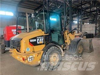 CAT 906M Колесни товарачи