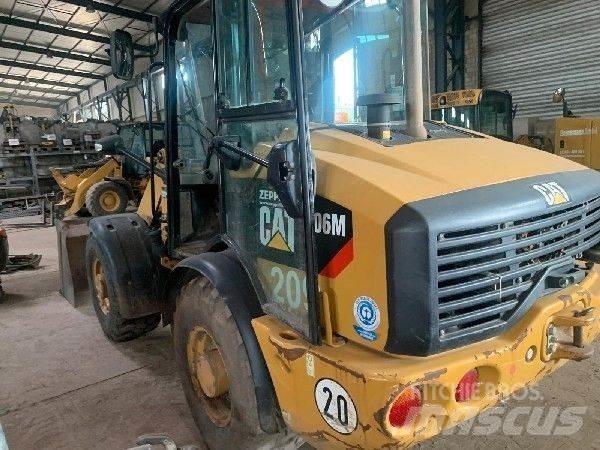 CAT 906M Колесни товарачи