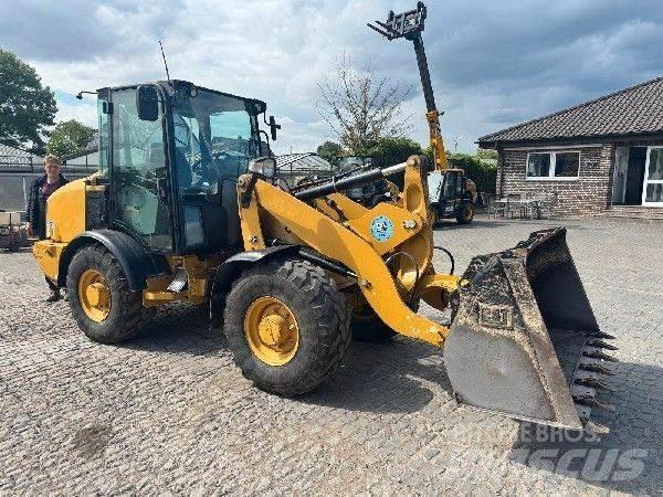 CAT 906M Колесни товарачи