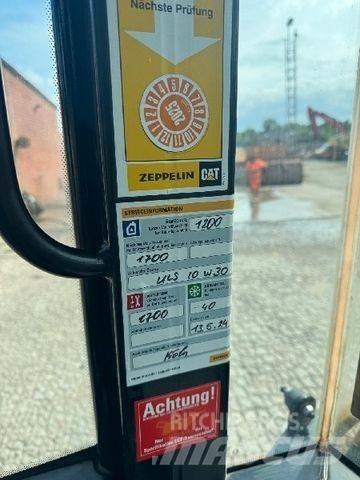 CAT 906M Колесни товарачи