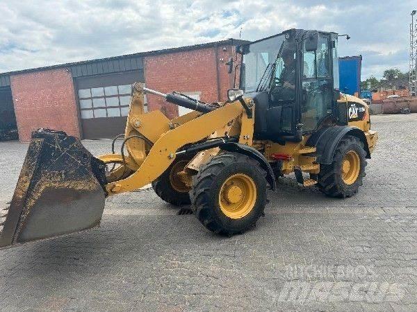 CAT 908 Колесни товарачи