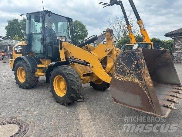 CAT 908 Колесни товарачи