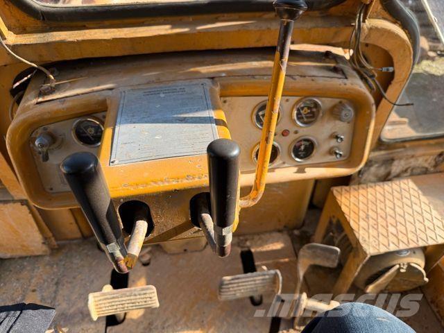 CAT D6C Верижни булдозери
