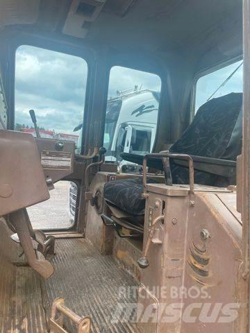 CAT D6D Верижни булдозери
