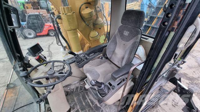 CAT M 318 C / 35 Колесни екскаватори