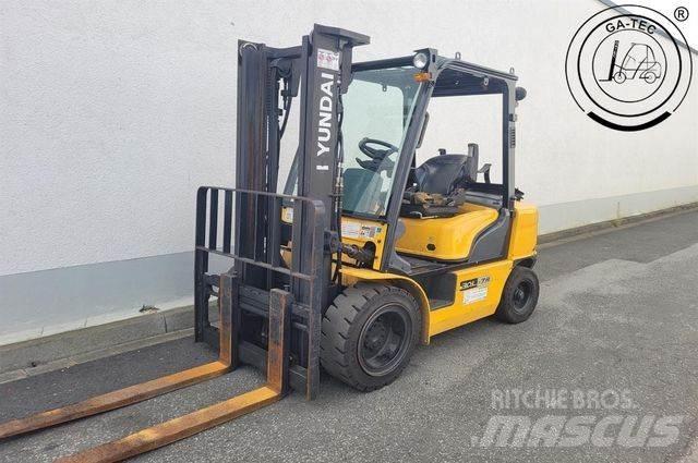 Hyundai 30L-7A Камиони с АГУ