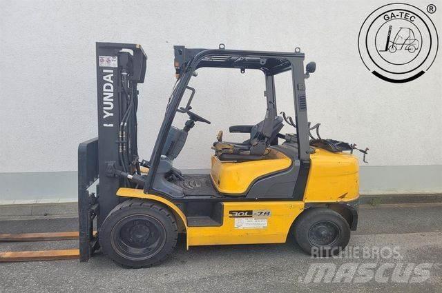Hyundai 30L-7A Камиони с АГУ