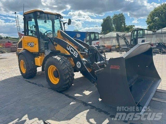 JCB 409 Колесни товарачи