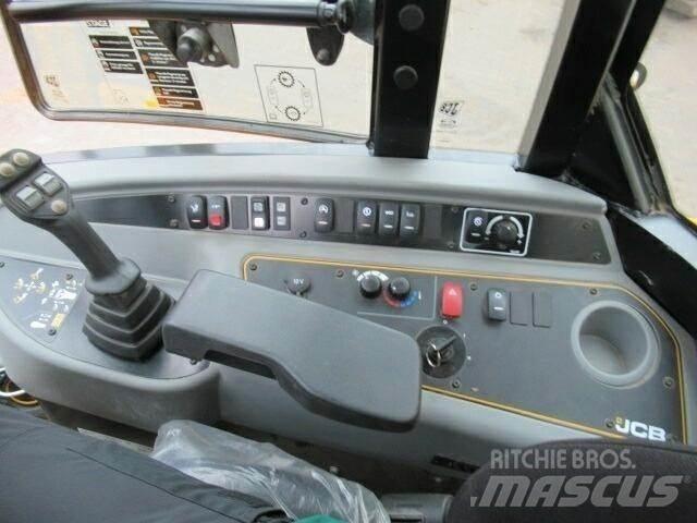 JCB TM220 Agri Челни товарачи и багери