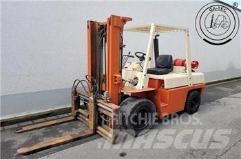 Nissan BF03A35U Камиони с АГУ