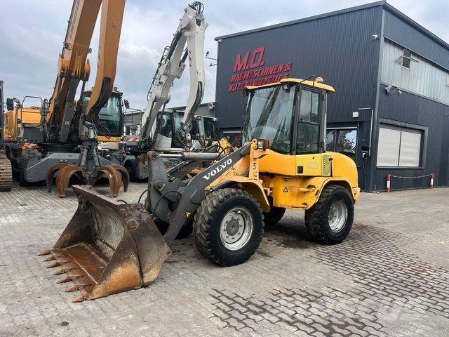 Volvo L30B Колесни товарачи