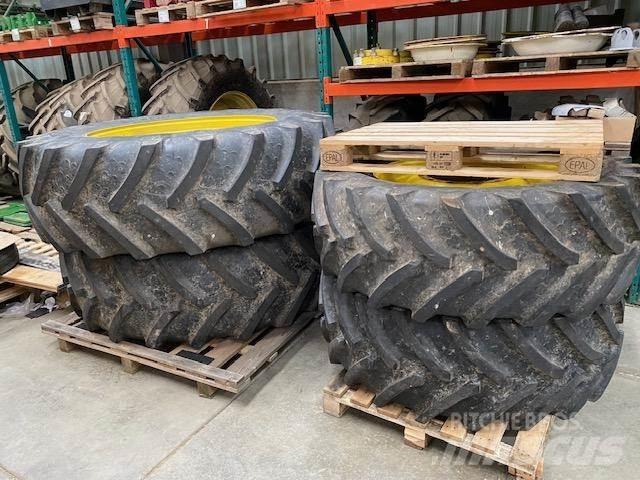 John Deere 7R Колелета/Гуми