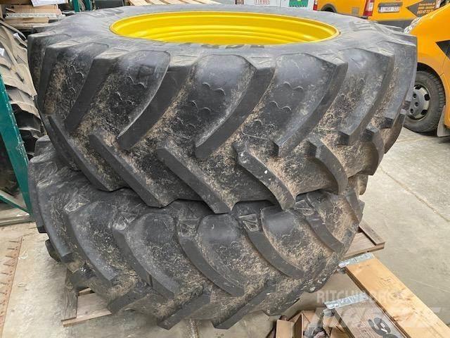 John Deere 7R Колелета/Гуми