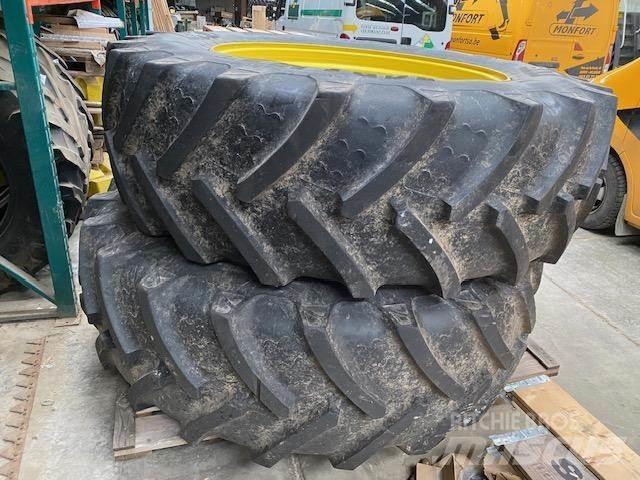John Deere 7R Колелета/Гуми