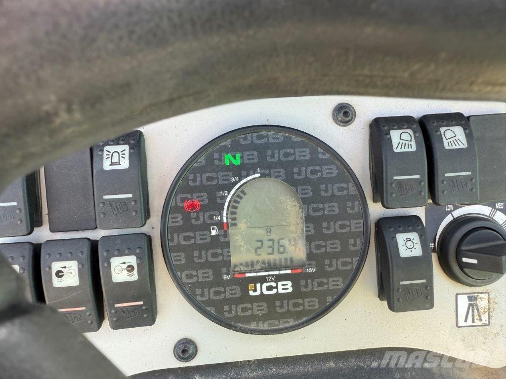 JCB  Други ролки
