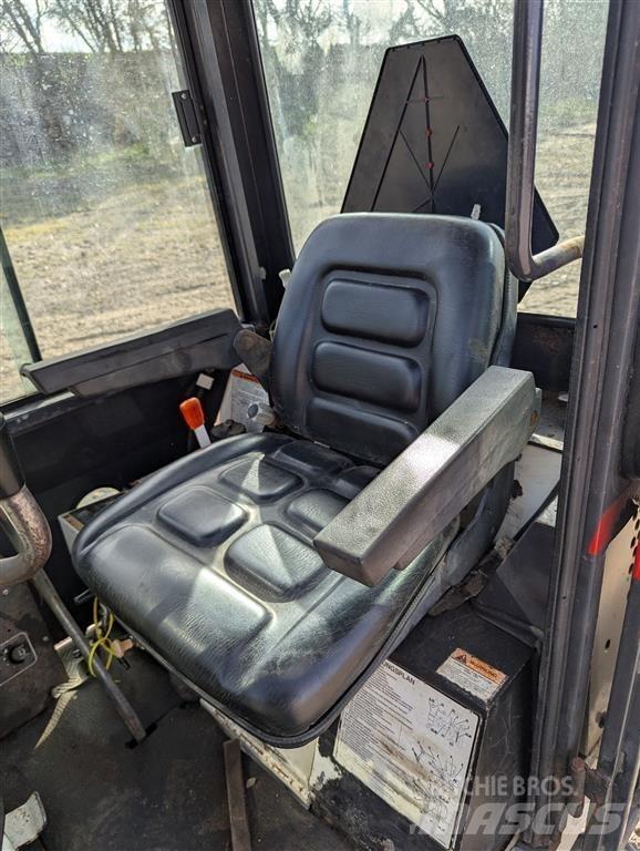Bobcat X220 Мини екскаватори < 7 т