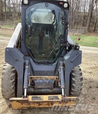 John Deere 318D Строителство - Други