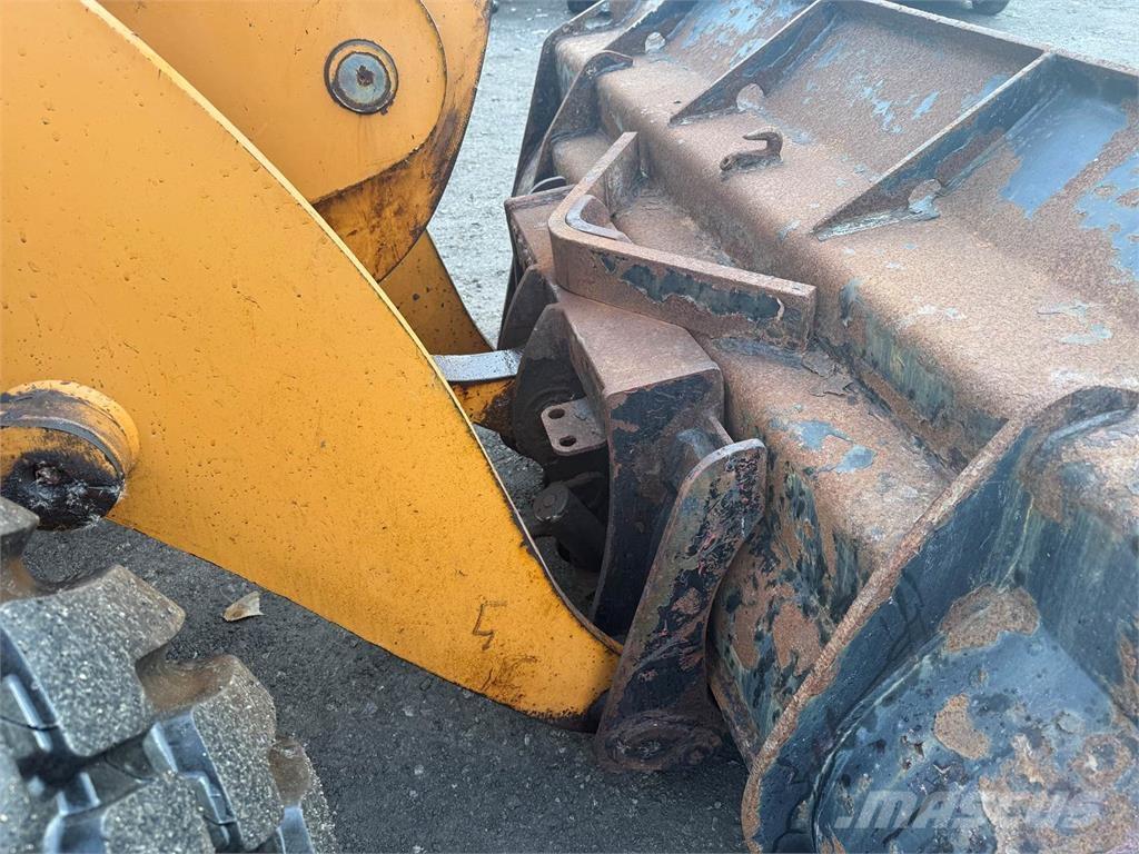 CASE 521D Колесни товарачи