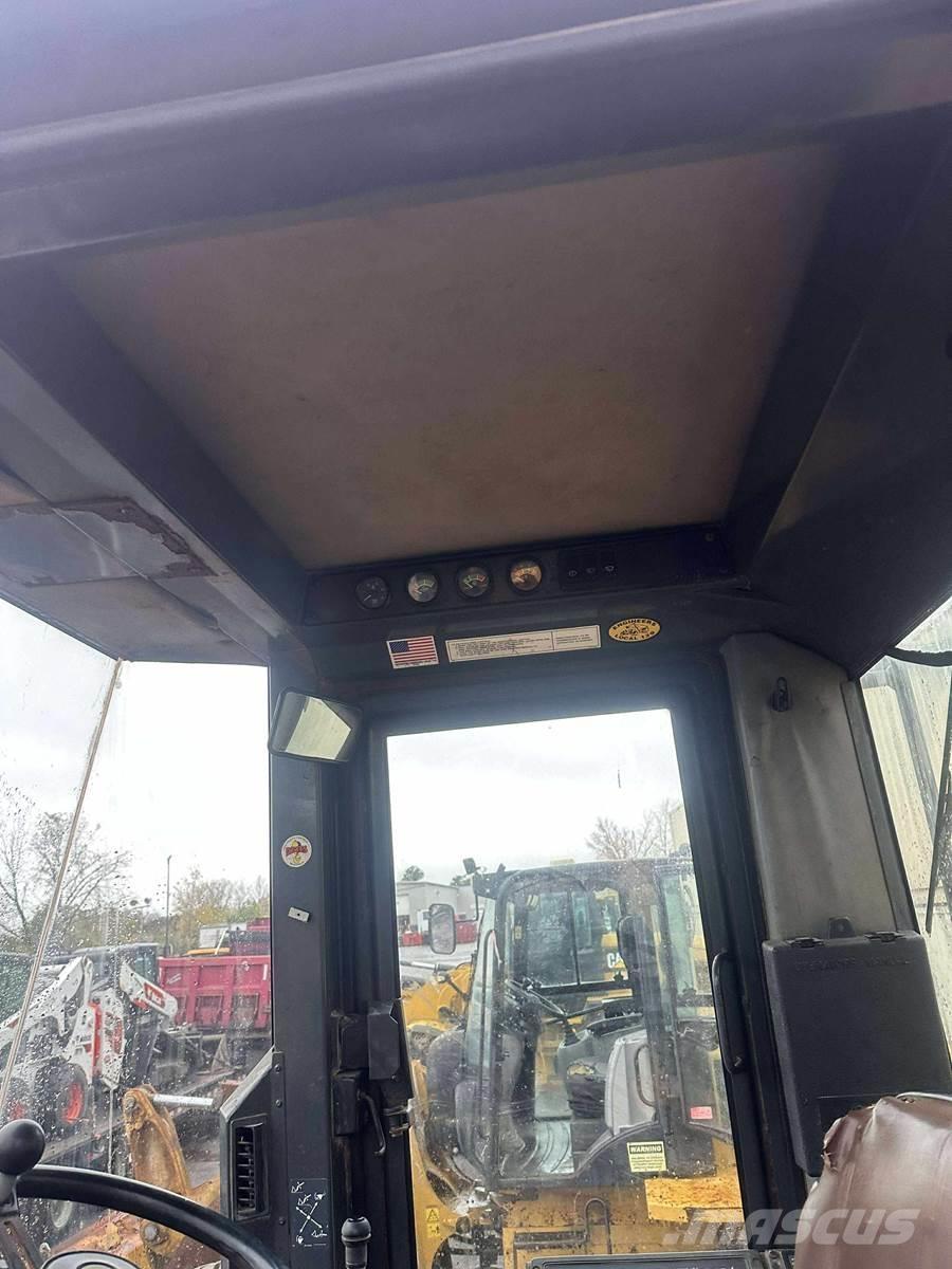 CASE 621B Колесни товарачи