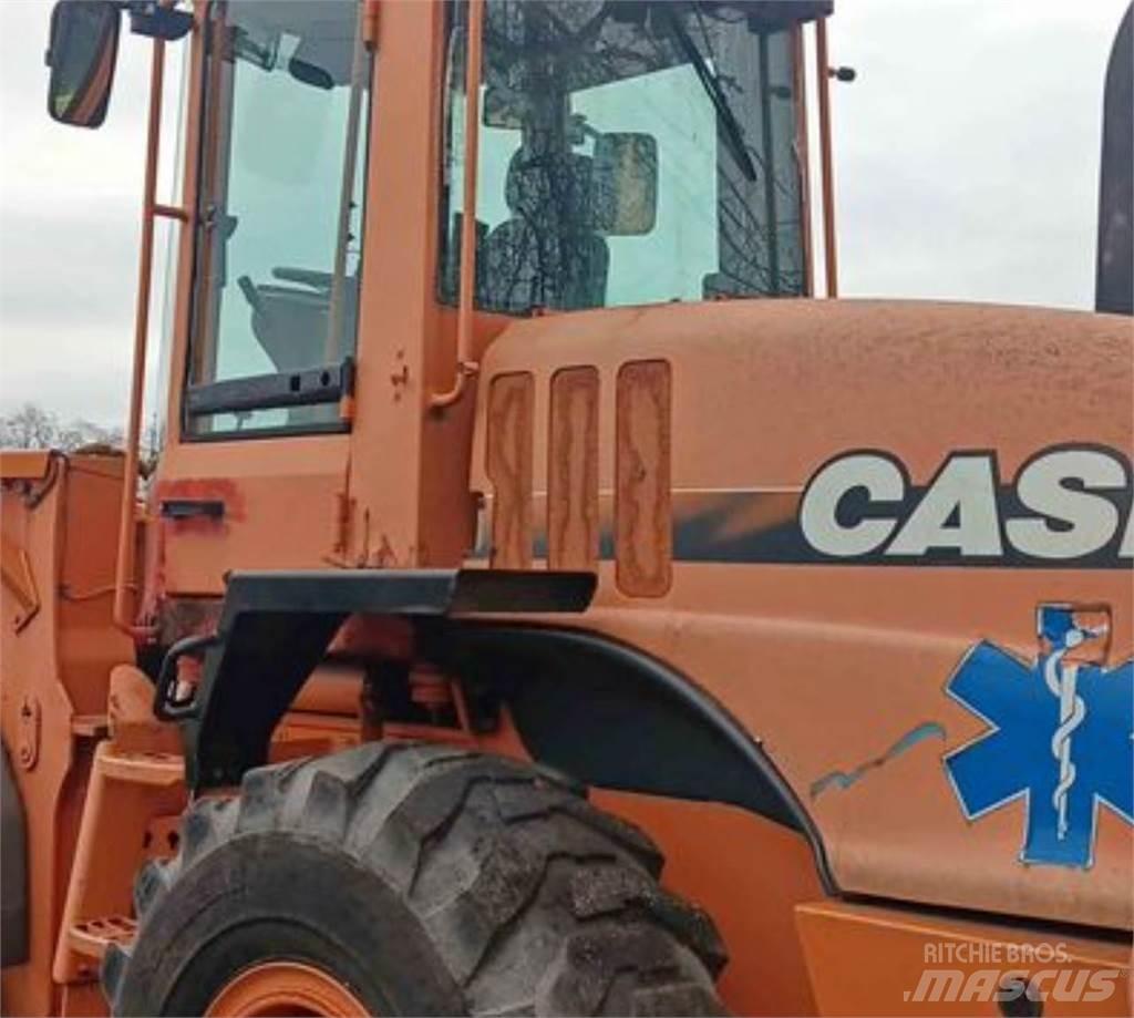 CASE 621D Колесни товарачи