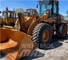 CASE 621D Колесни товарачи