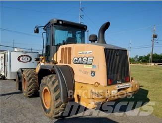 CASE 621F Колесни товарачи