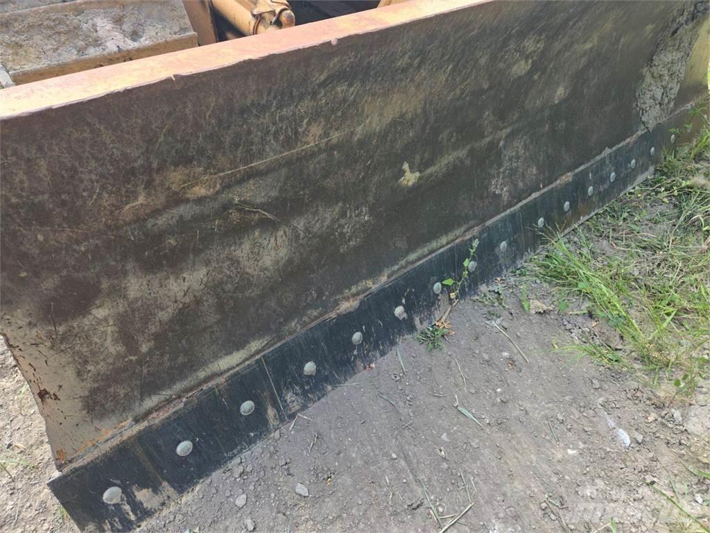 CASE 650L Верижни булдозери
