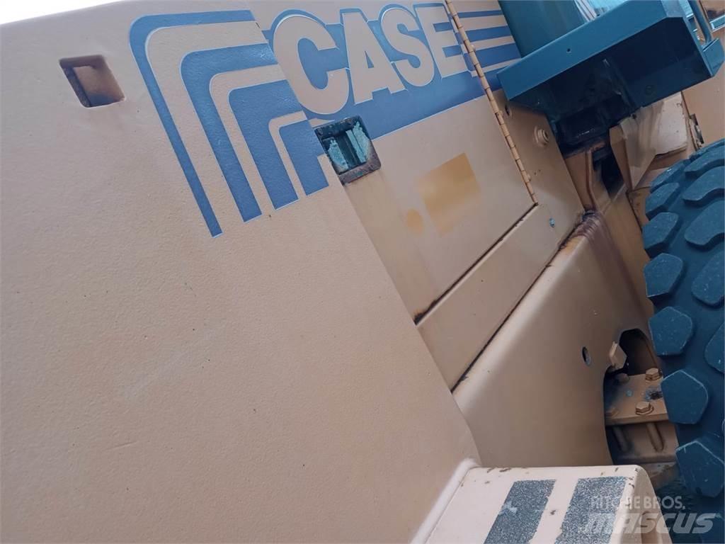 CASE 721C Колесни товарачи