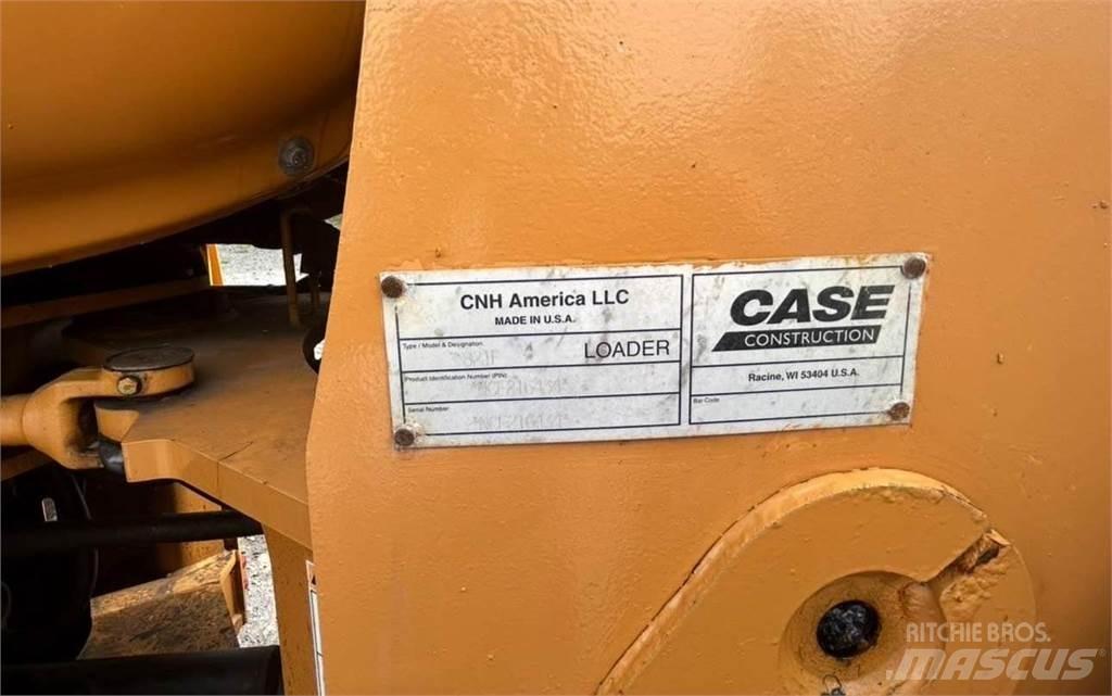 CASE 821F Колесни товарачи