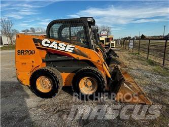CASE SR250 Мини товарачи

