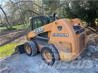 CASE SR250 Мини товарачи
