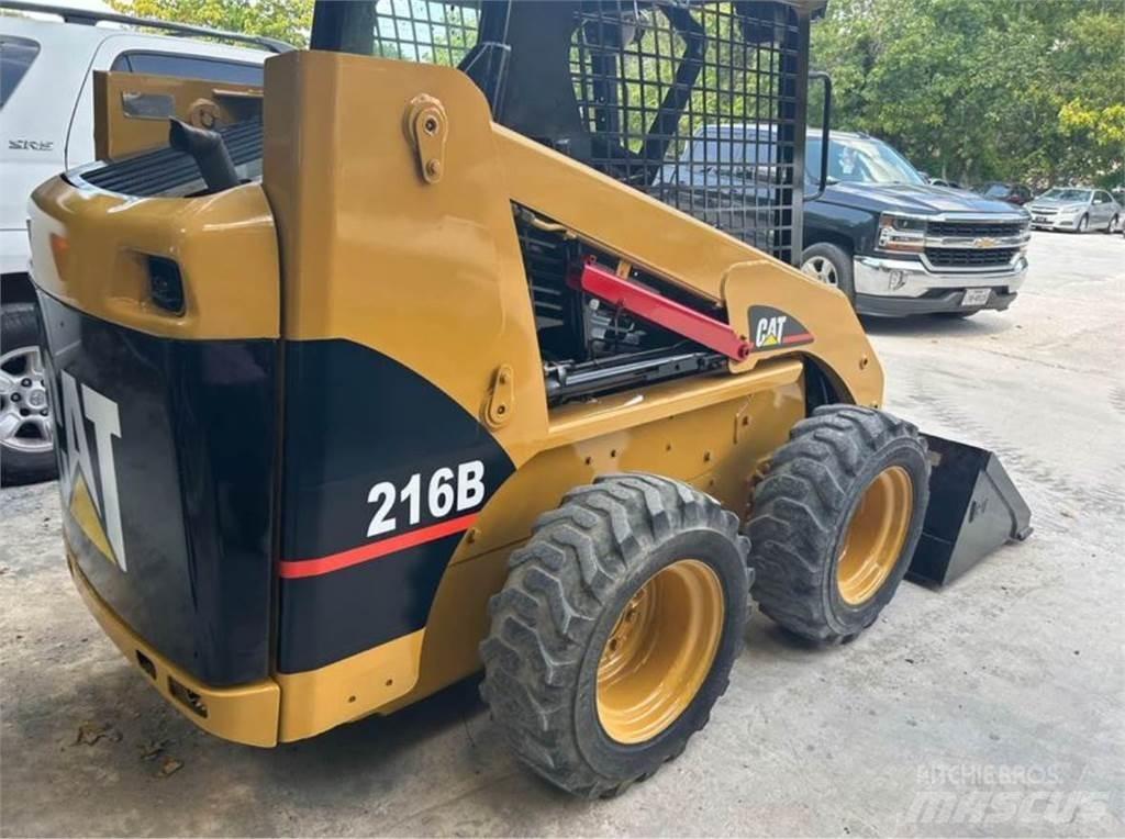 CAT 216B Мини товарачи
