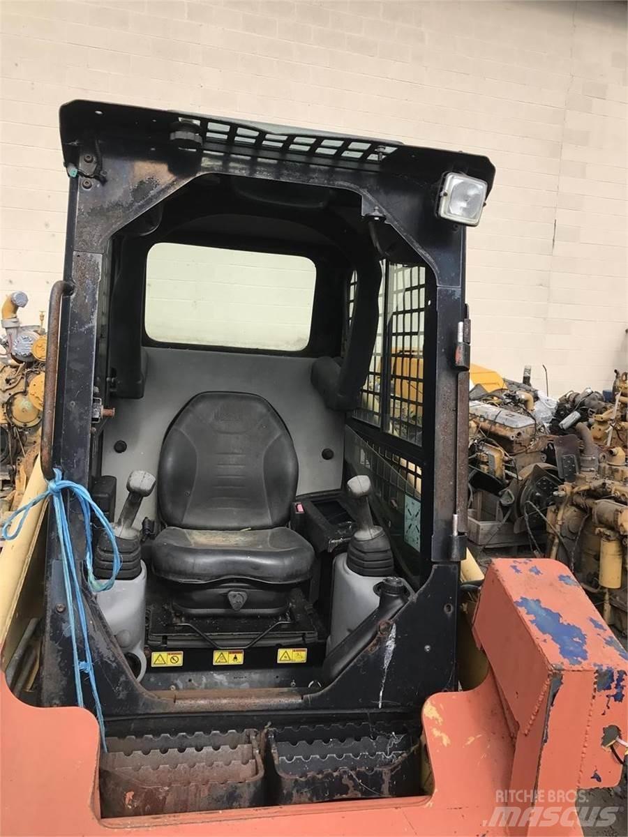 CAT 226B Мини товарачи
