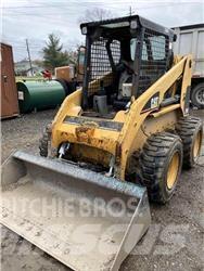 CAT 246 Мини товарачи
