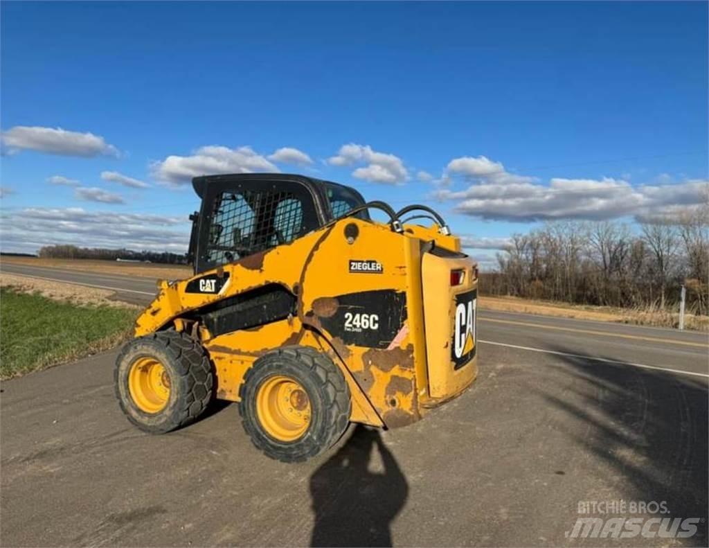 CAT 246C Мини товарачи
