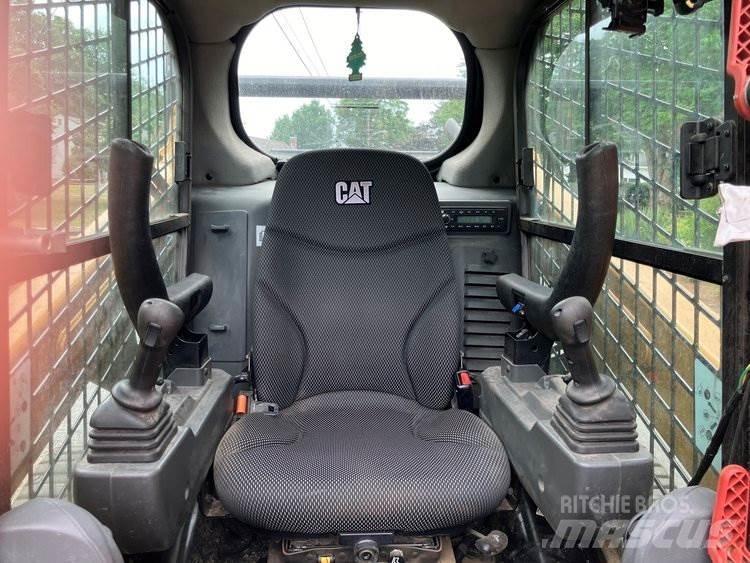 CAT 259D3 Верижен товарач