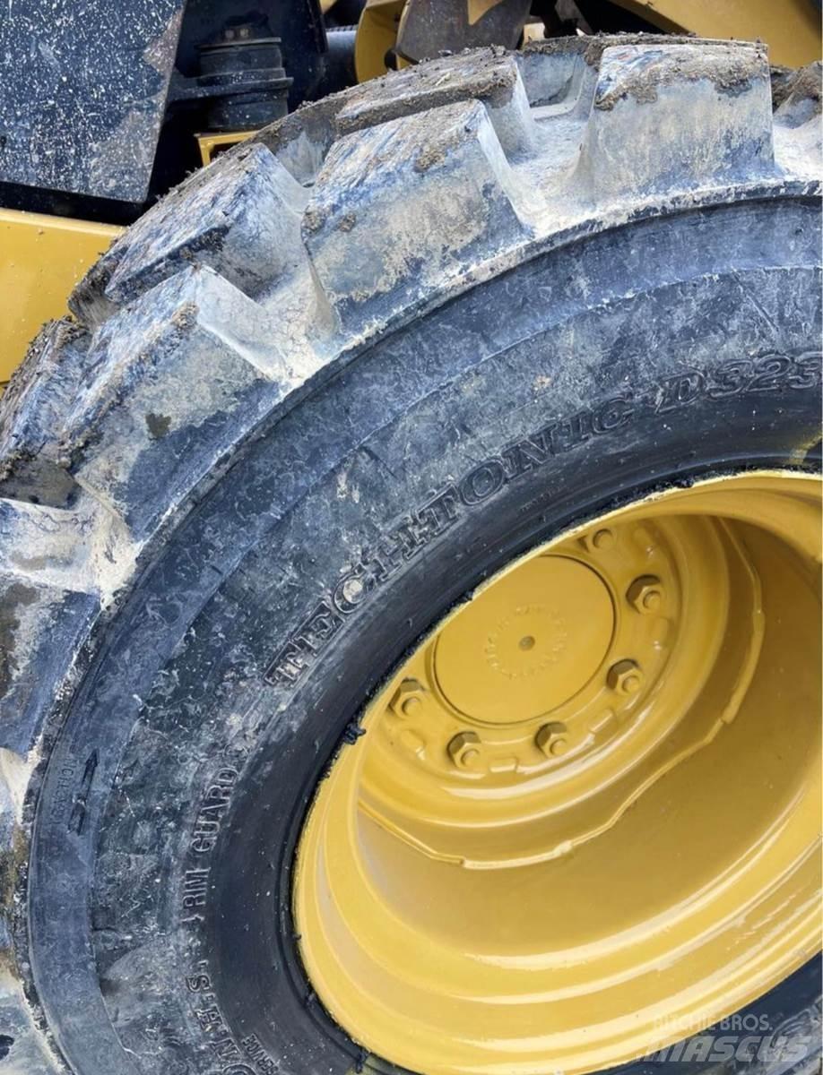 CAT 262D Мини товарачи
