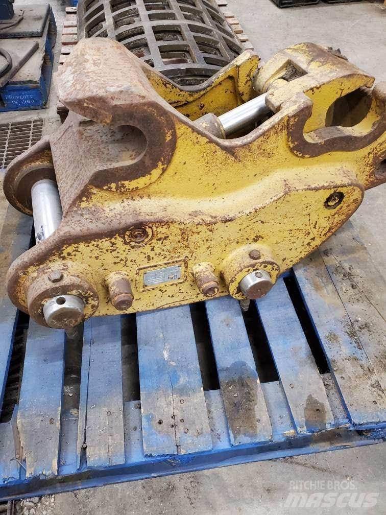 CAT 320DL Бързи съединители