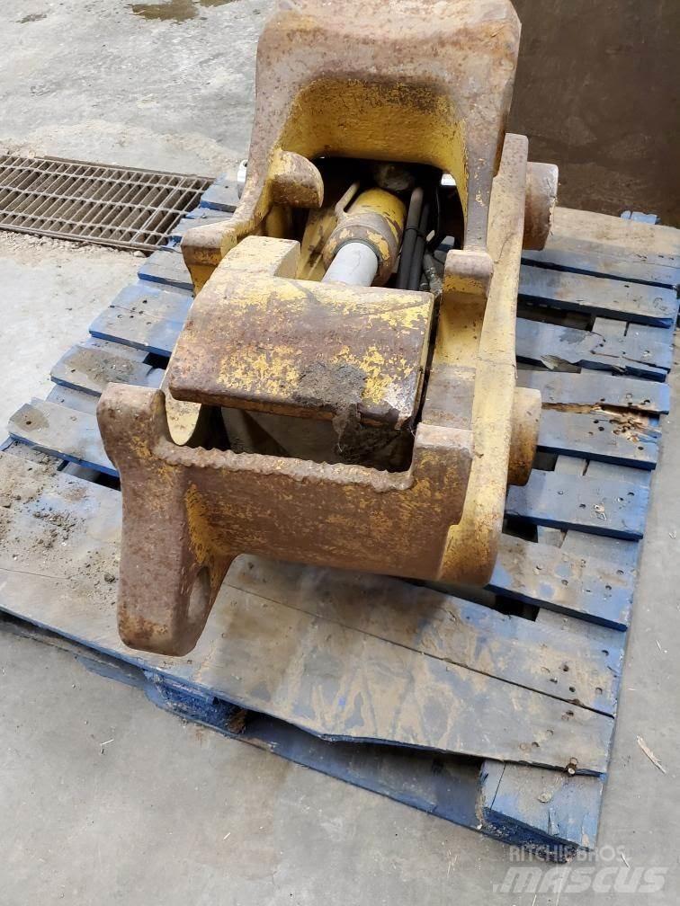 CAT 320DL Бързи съединители